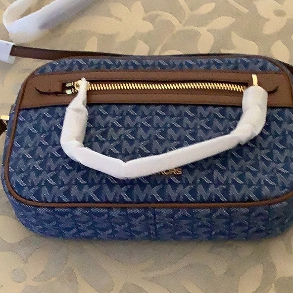 Amazing MK Denim Jet Setter Crossbody💙💙💙NWT - Picture 3 of 12